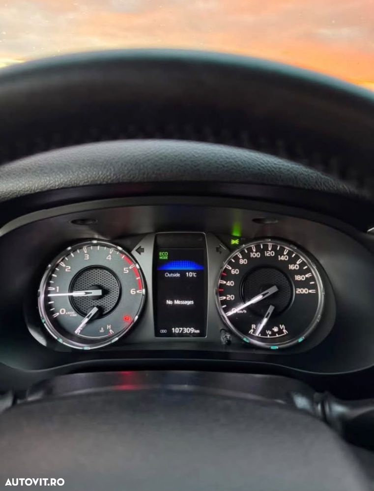 Toyota Hilux 2.4D 150CP 4x4 Double Cab 6MT Comfort - 11
