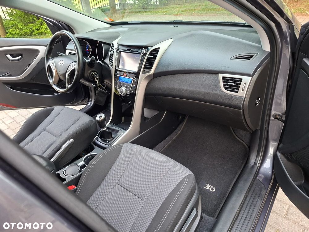 Hyundai i30 blue Kombi 1.6 GDi Passion - 16