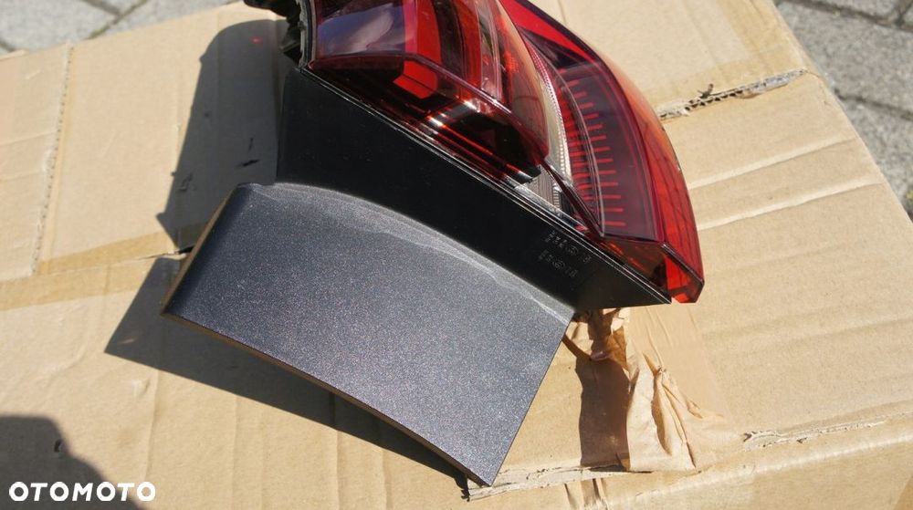 TYLNA LEWA PRAWA LAMPA RENAULT CLIO V 5 LED - 7
