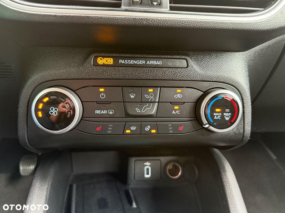 Ford Focus Turnier 1.5 EcoBlue Start-Stopp-System TITANIUM - 12