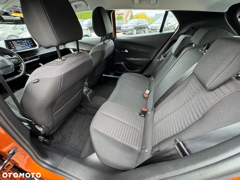 Peugeot 2008 1.2 PureTech Active S&S EAT8 - 11