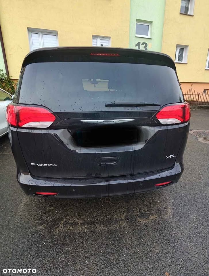 Chrysler Pacifica - 4