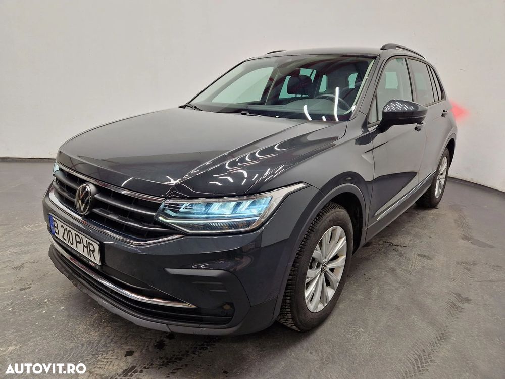 Volkswagen Tiguan - 1