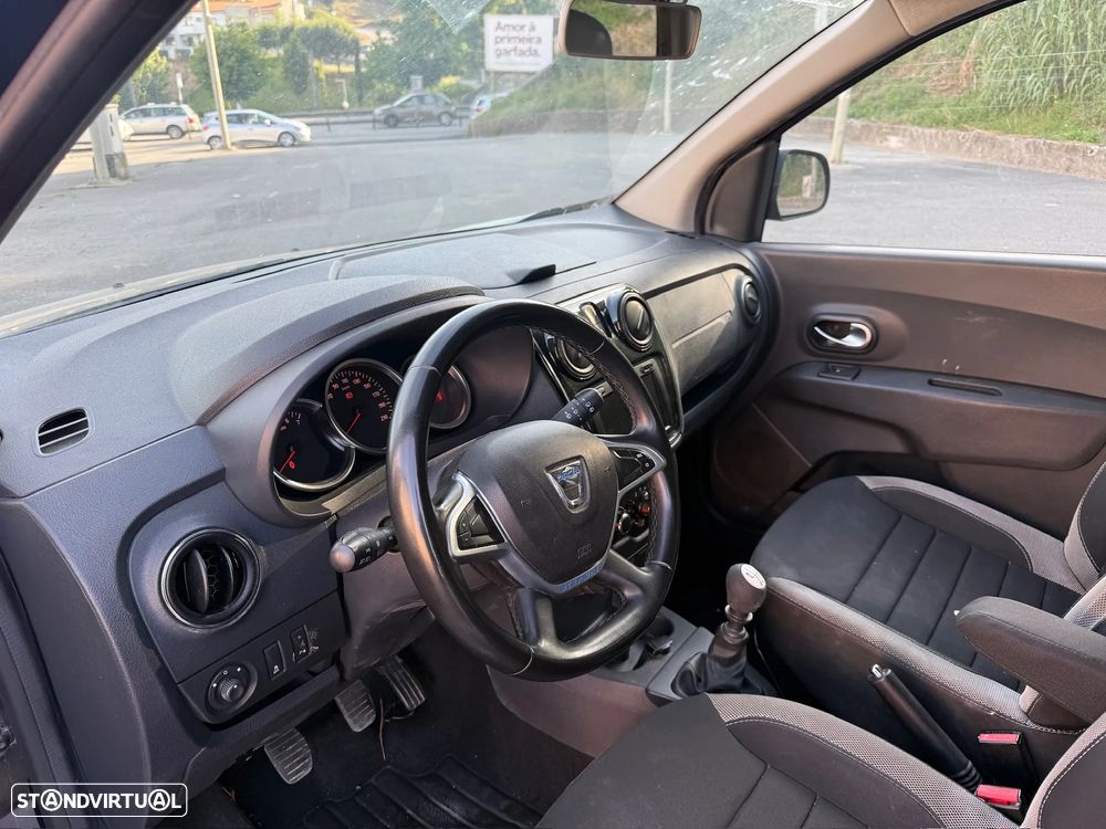 Dacia Lodgy 1.5 Blue dCi Stepway 7L - 9