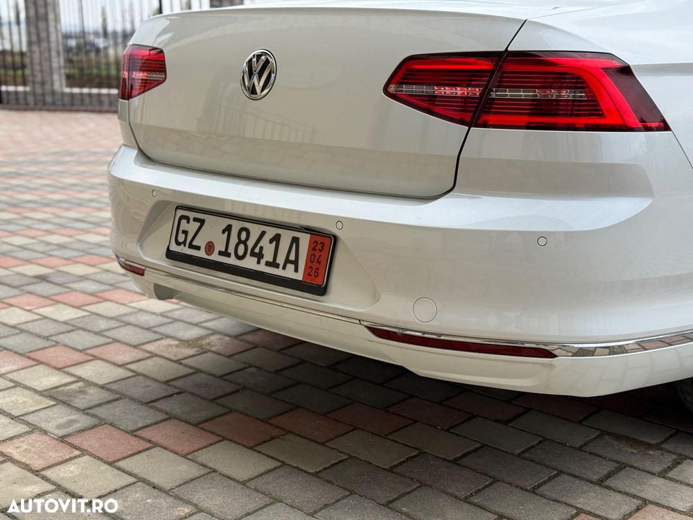 Volkswagen Passat 2.0 TDI (BlueMotion Technology) Highline - 16