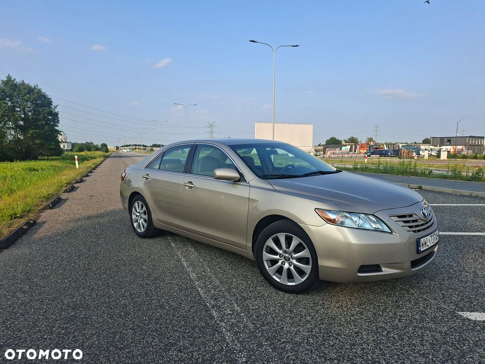 Toyota Camry - 2
