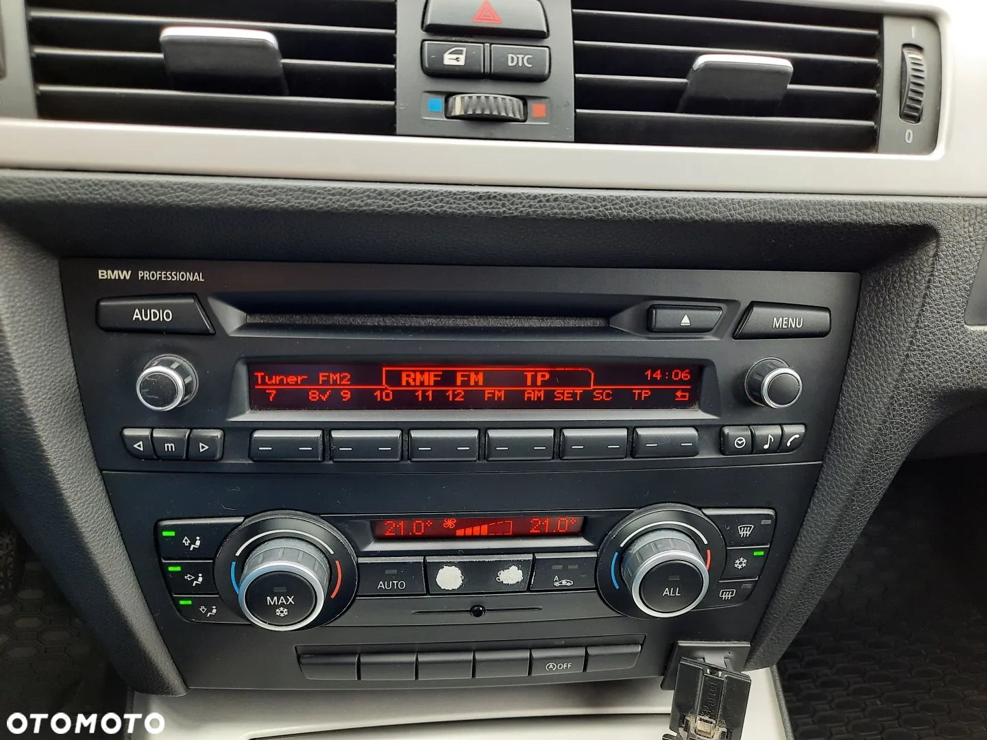 BMW Seria 3 318d DPF Touring Edition Sport - 32