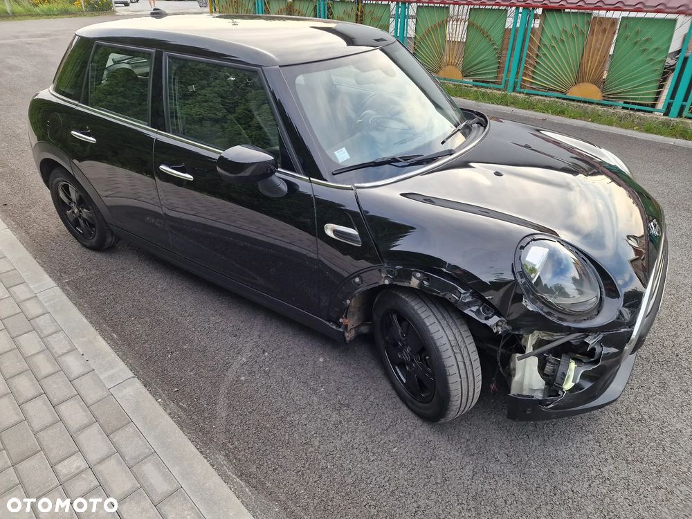 MINI ONE Essential Trim - 3