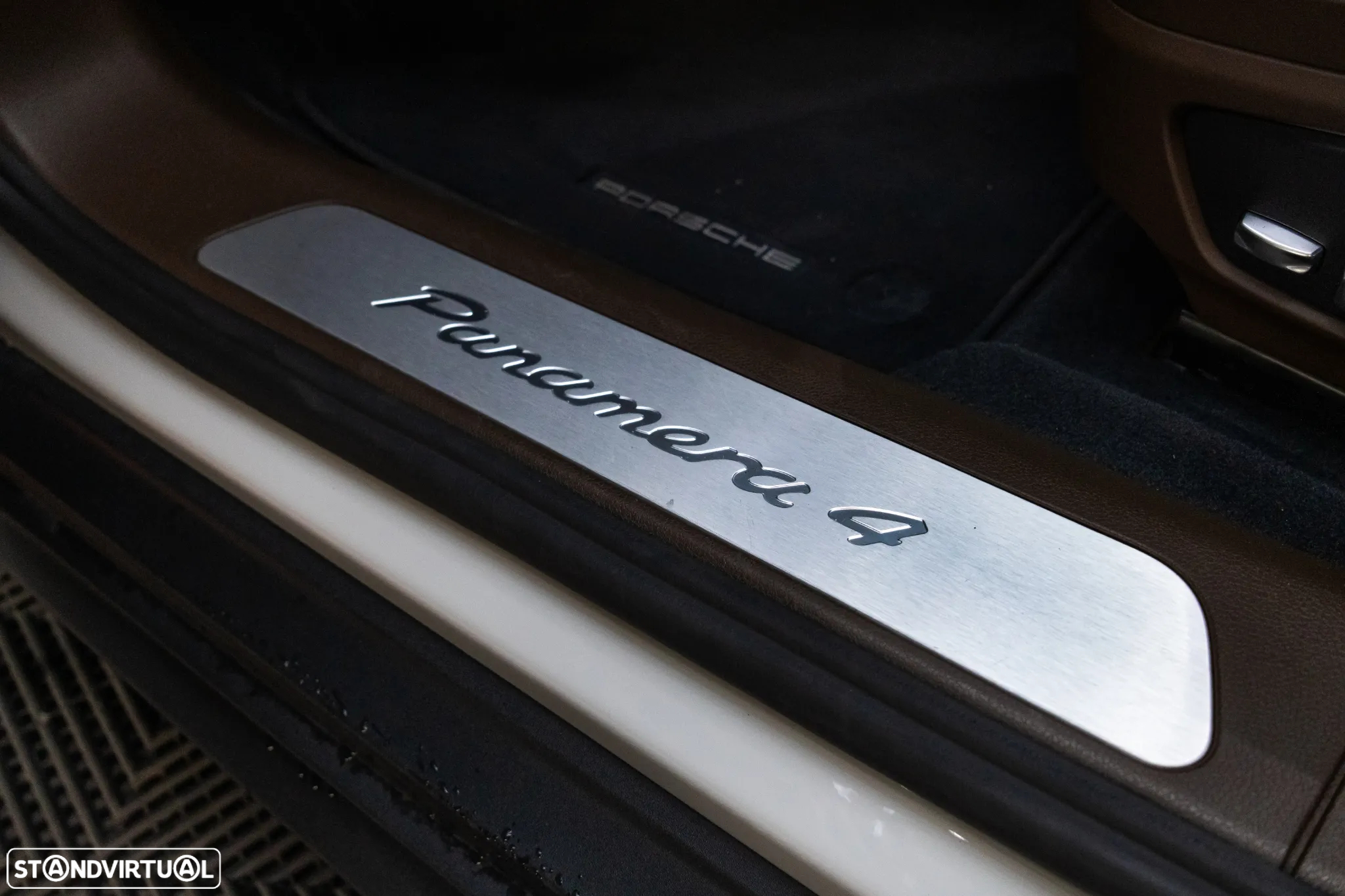 Porsche Panamera 4 E-Hybrid - 40