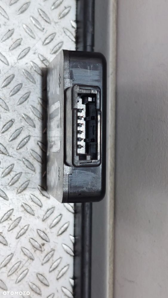 MODUŁ ANTENY GPS FORD TOURNEO COURIER R2015 1,0 ECO BOOST NR DE8T19H463DC - 2