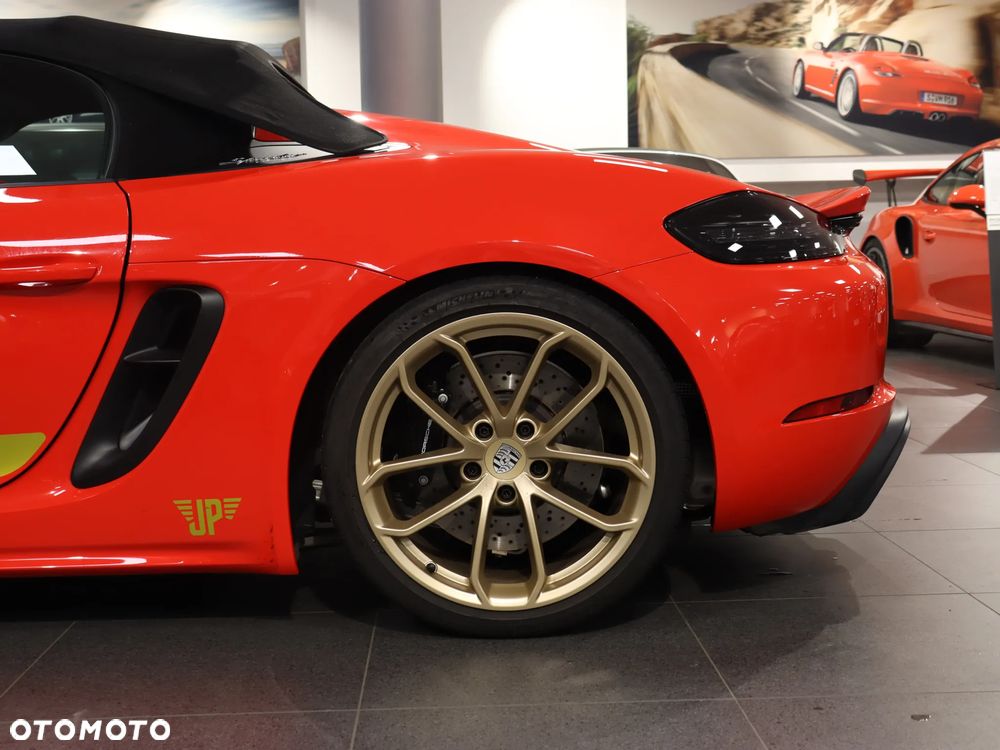 Porsche 718 Spyder - 12