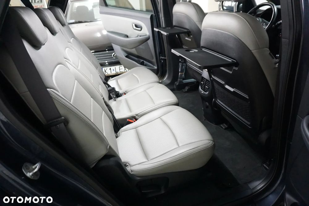 Kia Carens 1.7 CRDi M - 23