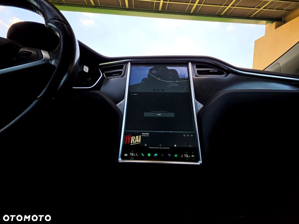 Tesla Model S - 26