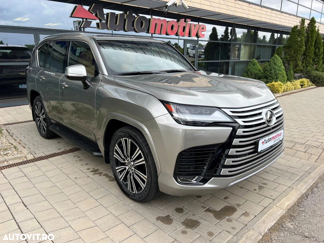 Lexus Seria LX - 2