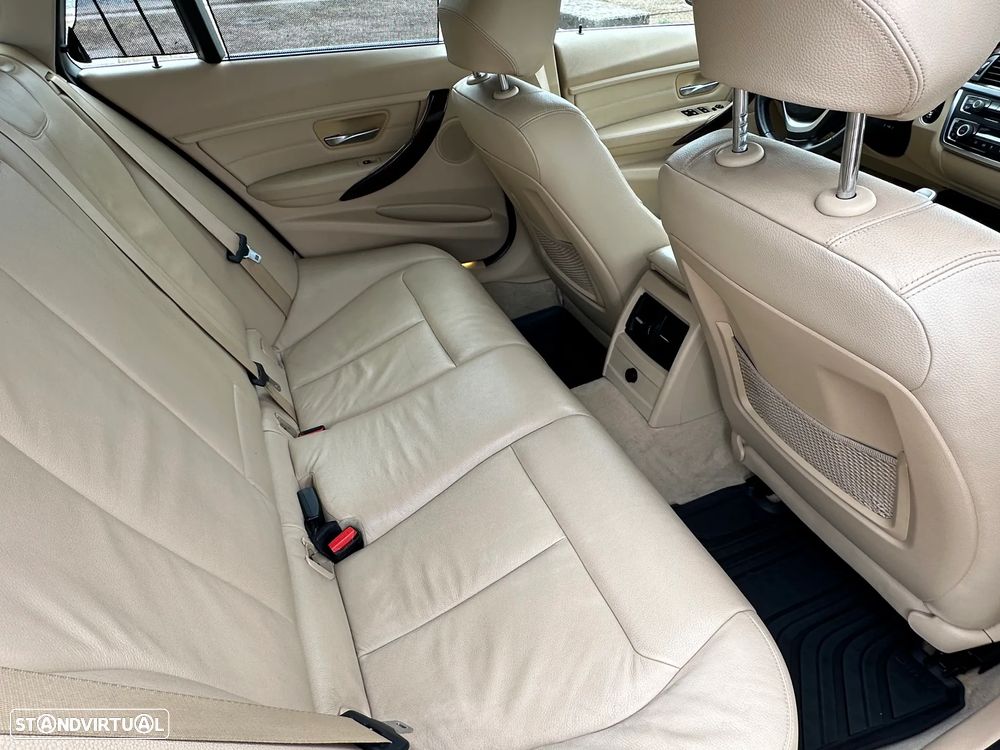 BMW 320 d Touring Auto Line Luxury - 27