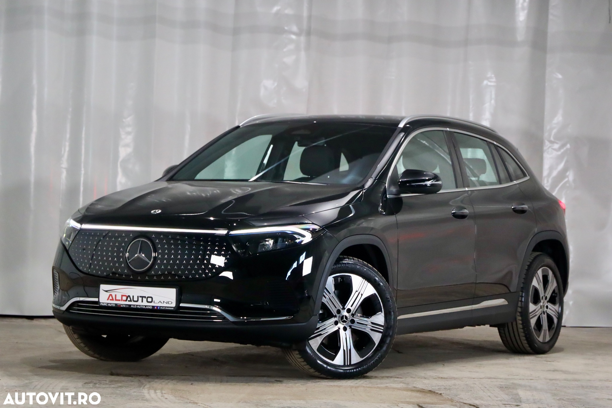 Mercedes-Benz EQA 300 4MATIC - 2