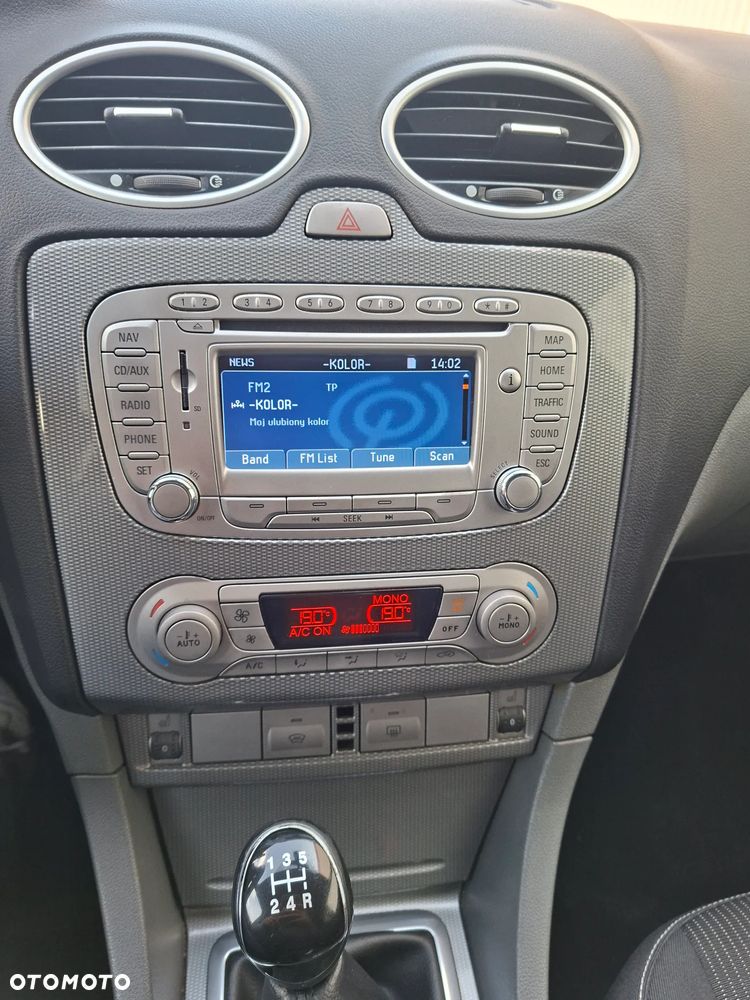 Ford Focus 2.0 16V Titanium - 24