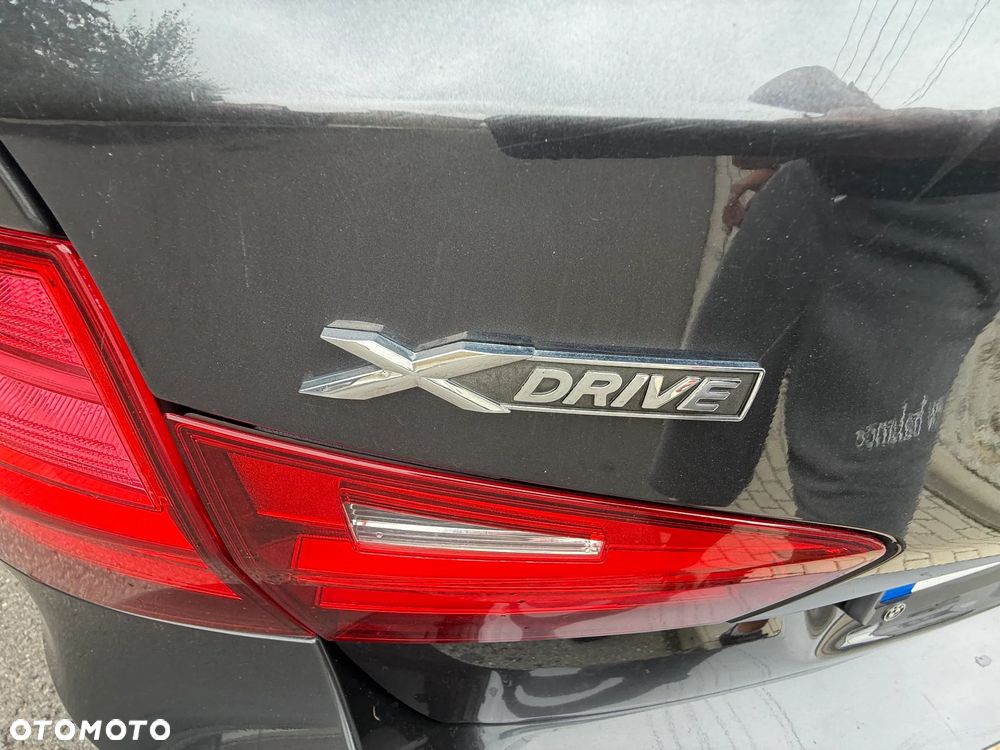 BMW Seria 5 525d xDrive - 13