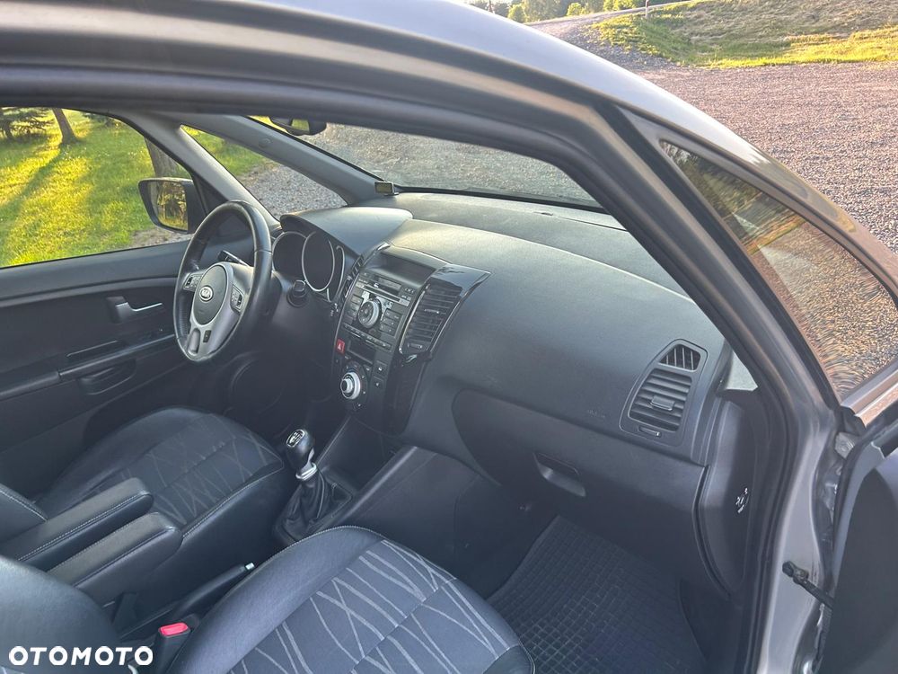 Kia Venga - 4