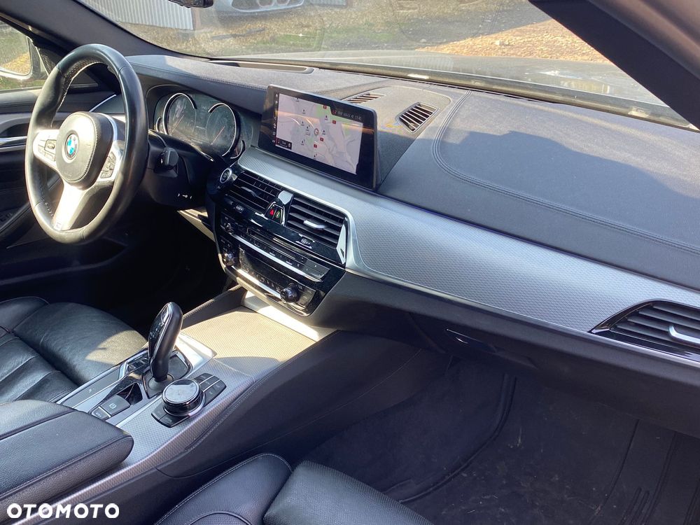 BMW Seria 5 M550i xDrive sport - 2