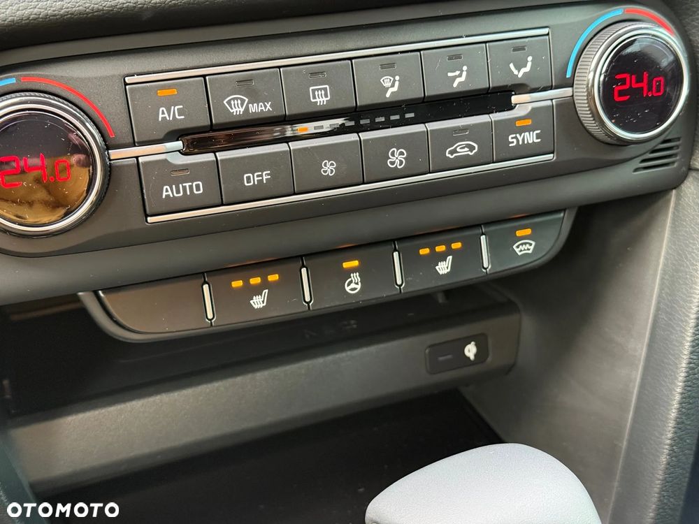 Kia XCeed 1.6 T-GDI Business Line DCT - 34