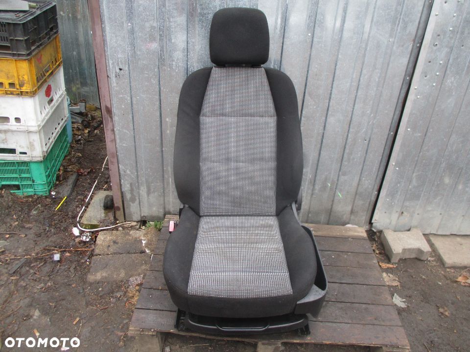 Fotel kierowcy przedni lewy Peugeot 207