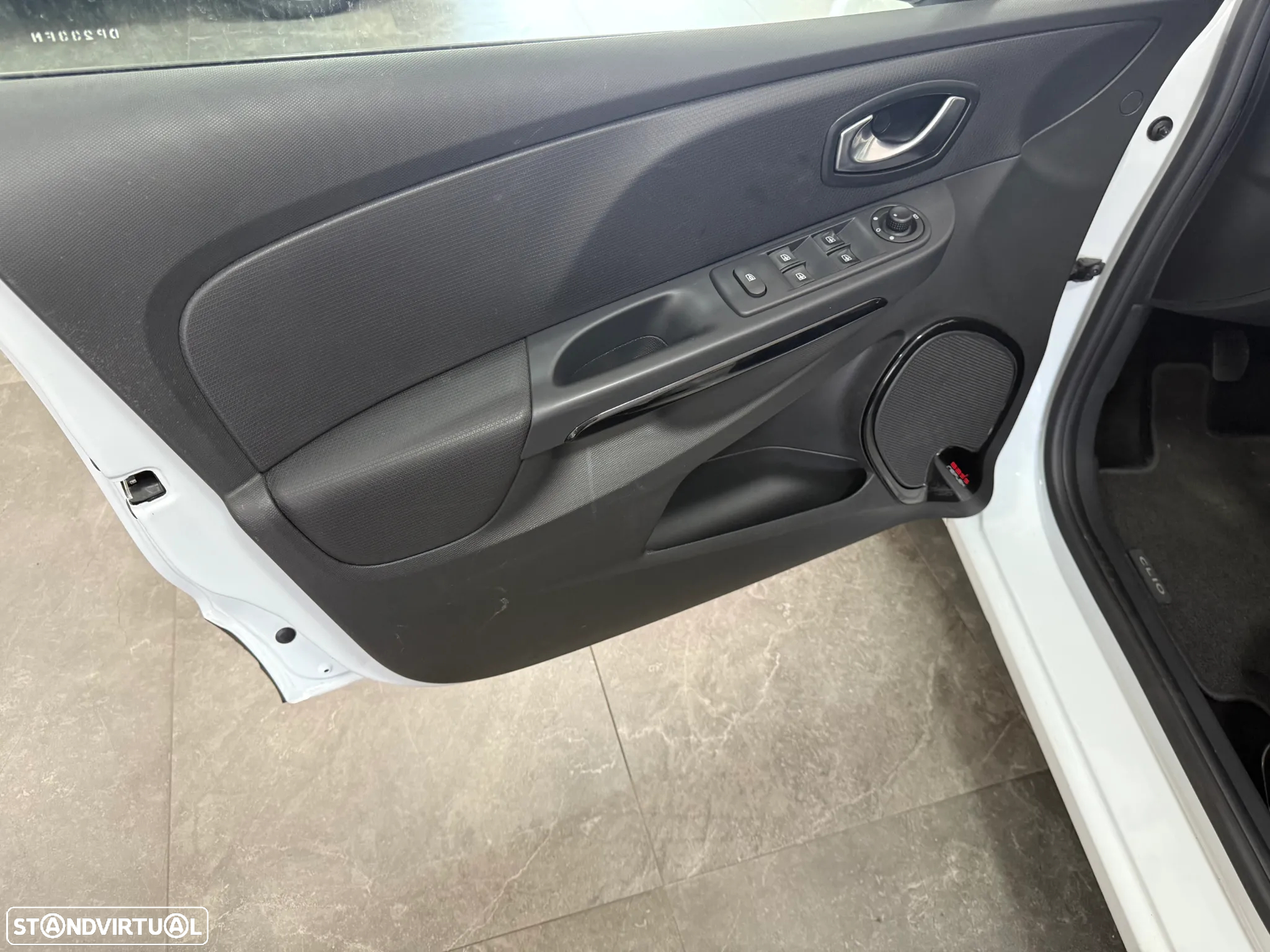 Renault Clio Sport Tourer 0.9 TCe Limited - 10