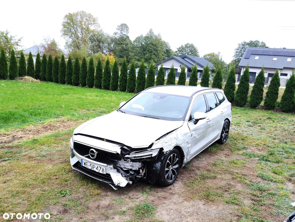 Volvo V60 2022 photo 2