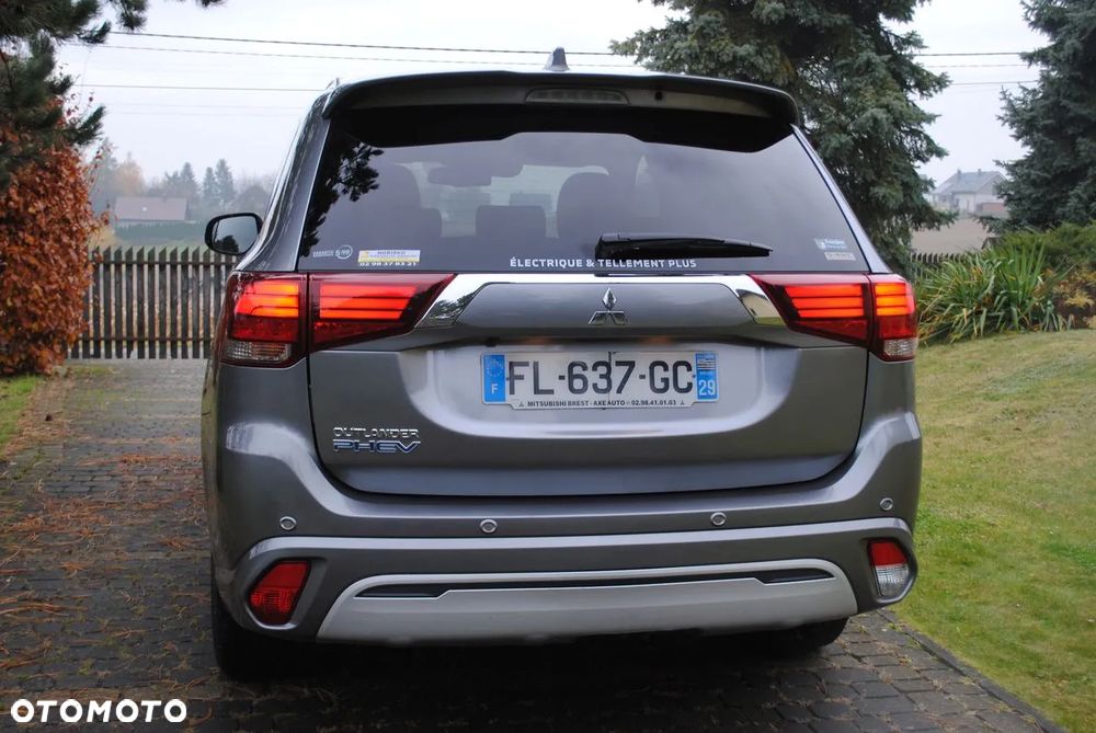 Mitsubishi Outlander - 10