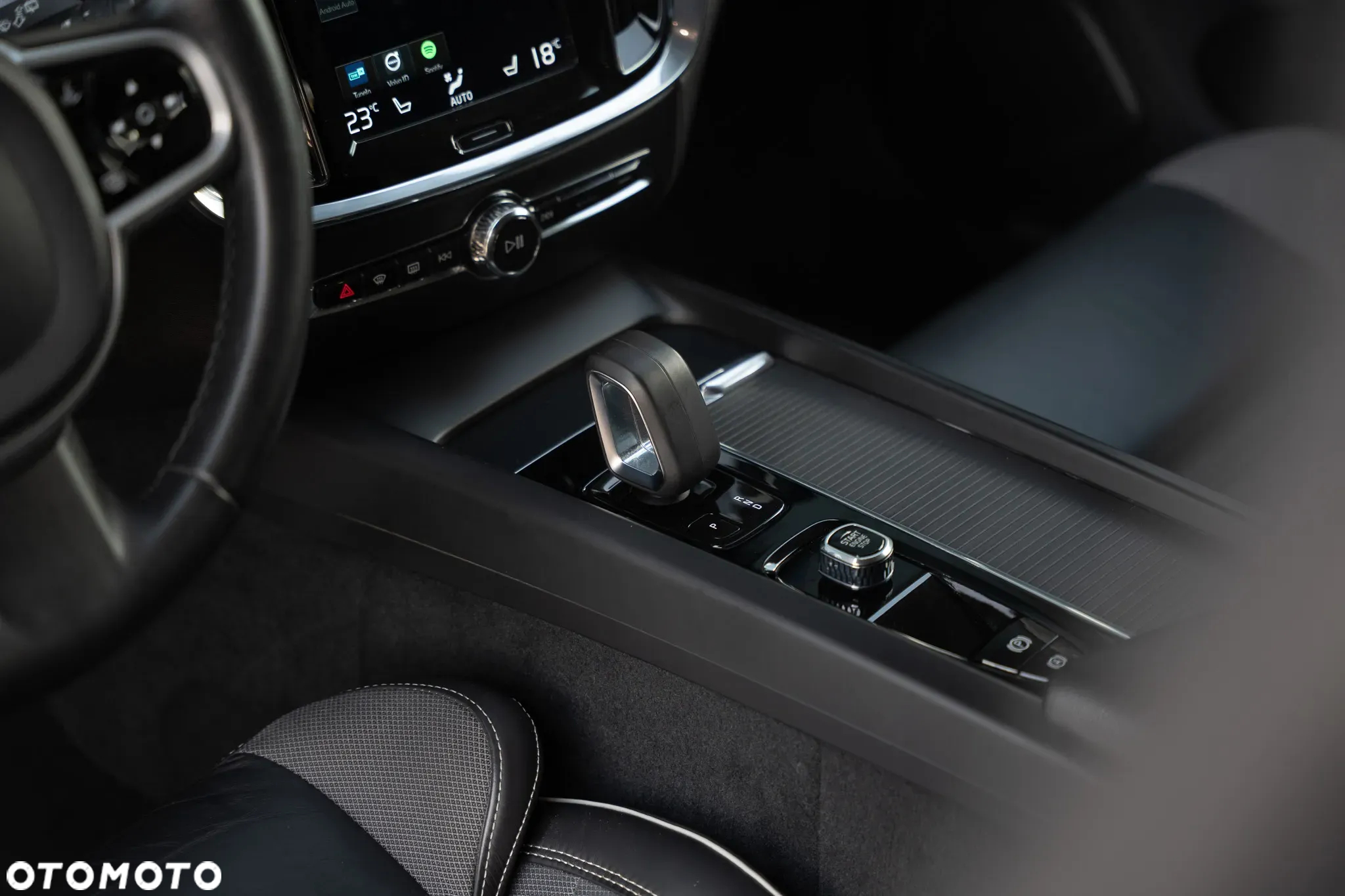 Volvo V60 Cross Country B4 D AWD Geartronic Pro - 28