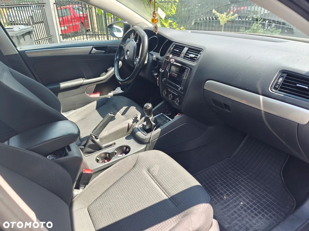 Volkswagen Jetta 2.0 TDI DPF BMT Trendline - 7