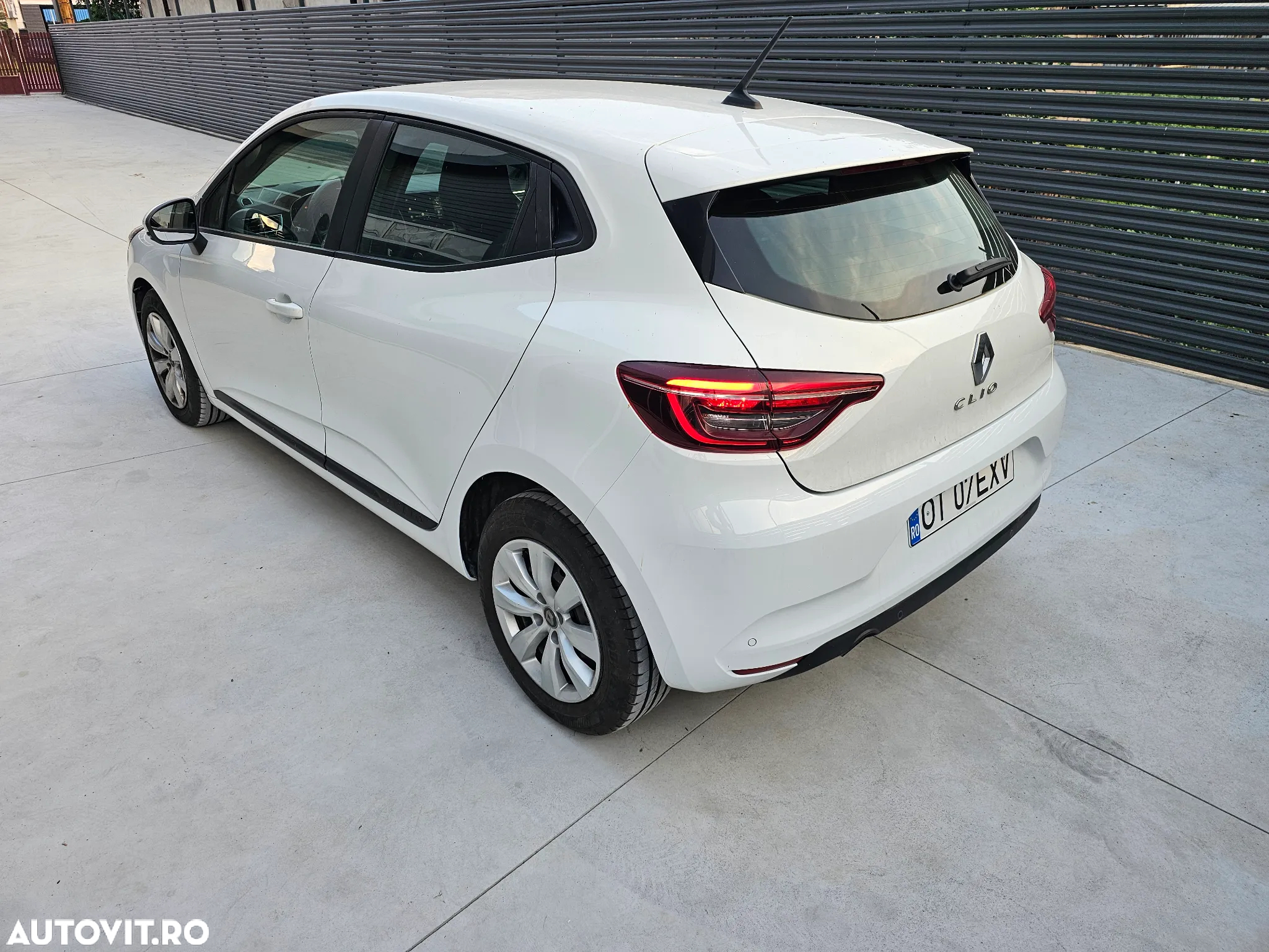 Renault Clio BLUE dCi 85 BUSINESS EDITION - 8