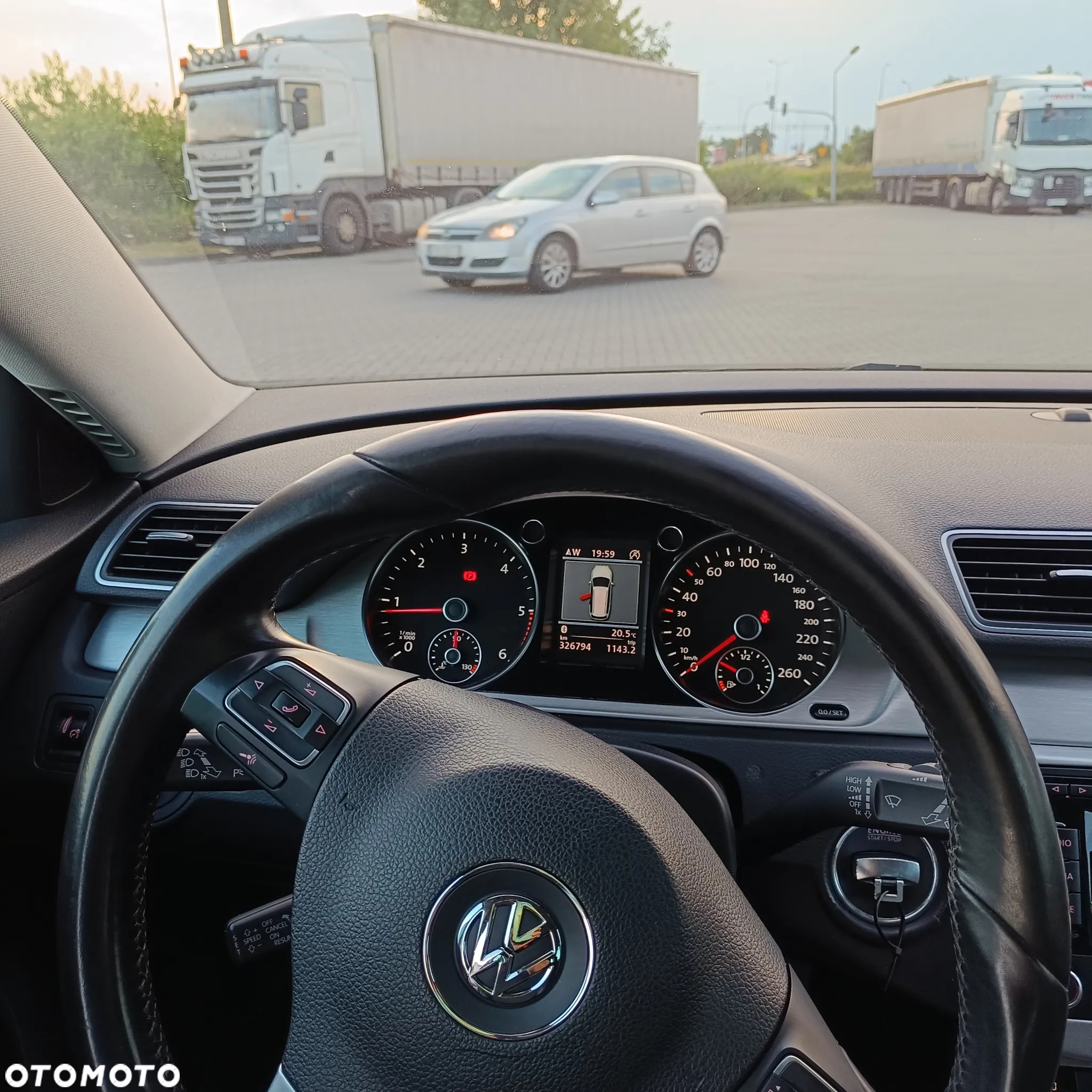 Volkswagen Passat 2.0 TDI Highline - 25