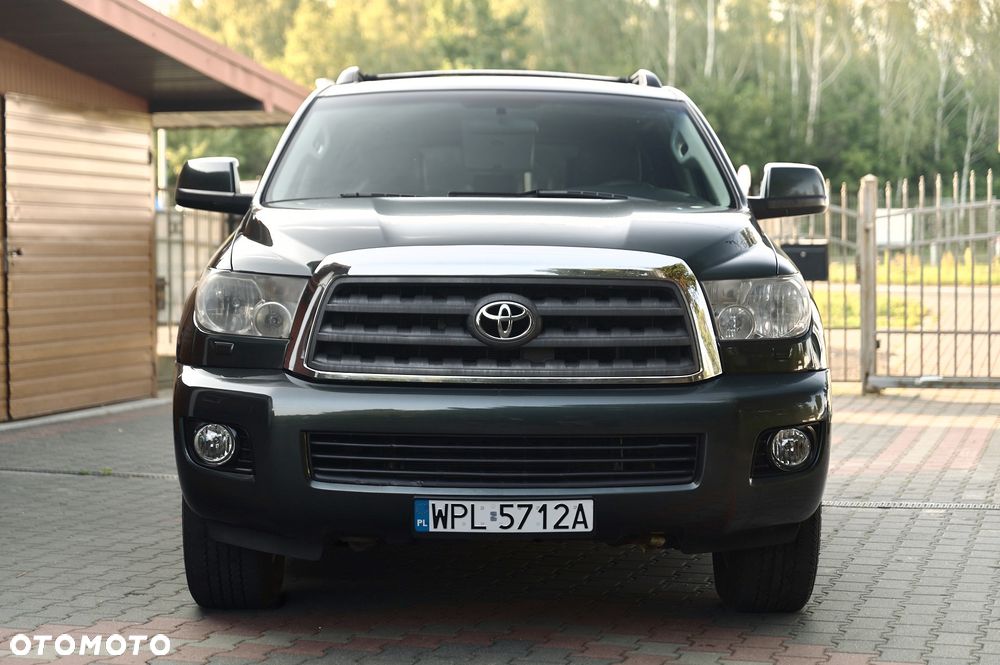 Toyota Sequoia - 7