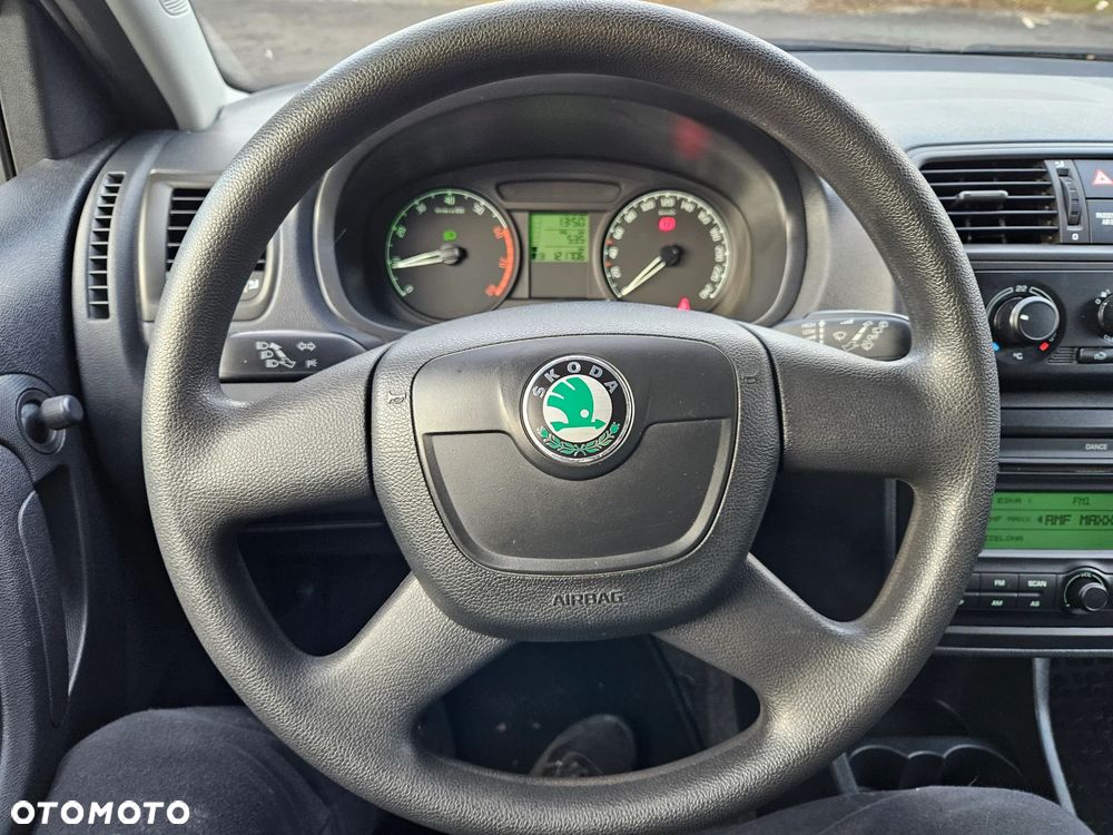 Skoda Fabia 1.2 HTP Ambiente - 17