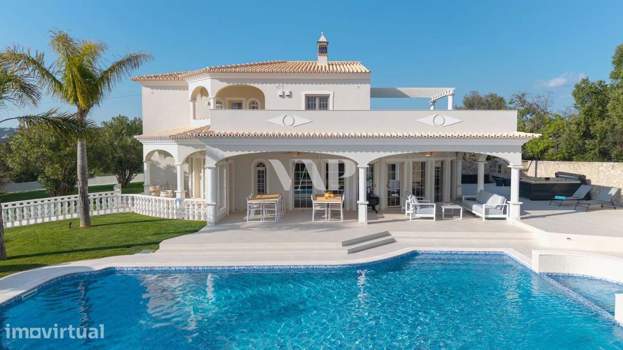 Moradia T5 Renovada com Vista Mar, Piscina e Terreno Amplo perto de Bo - Grande imagem: 2/60