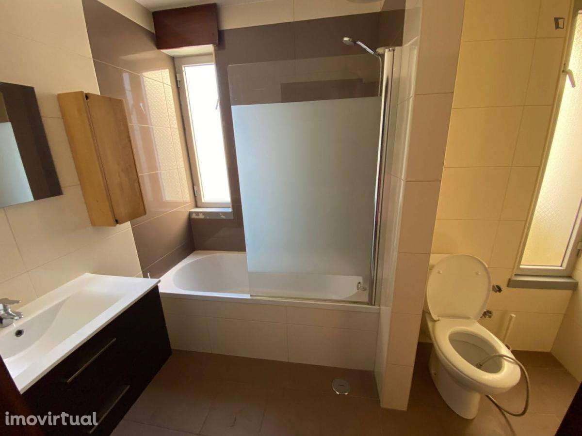 Quarto - localizado em Telheiras Lisbon - Grande imagem: 2/17