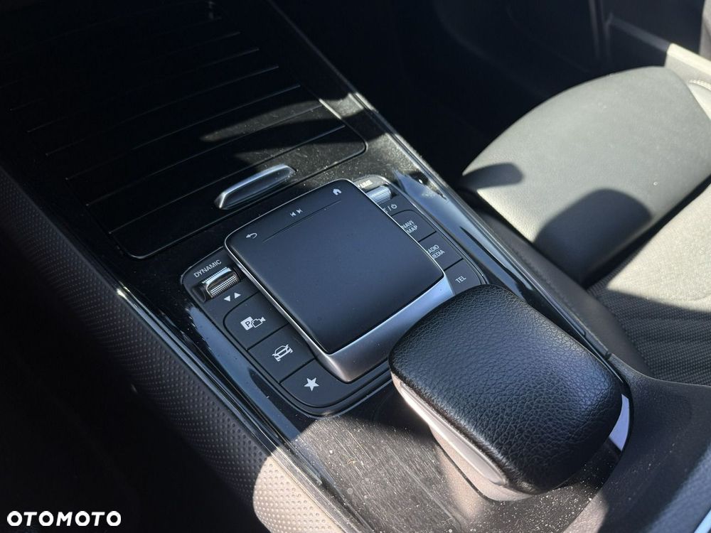 Mercedes-Benz GLB 200 7G-DCT - 14