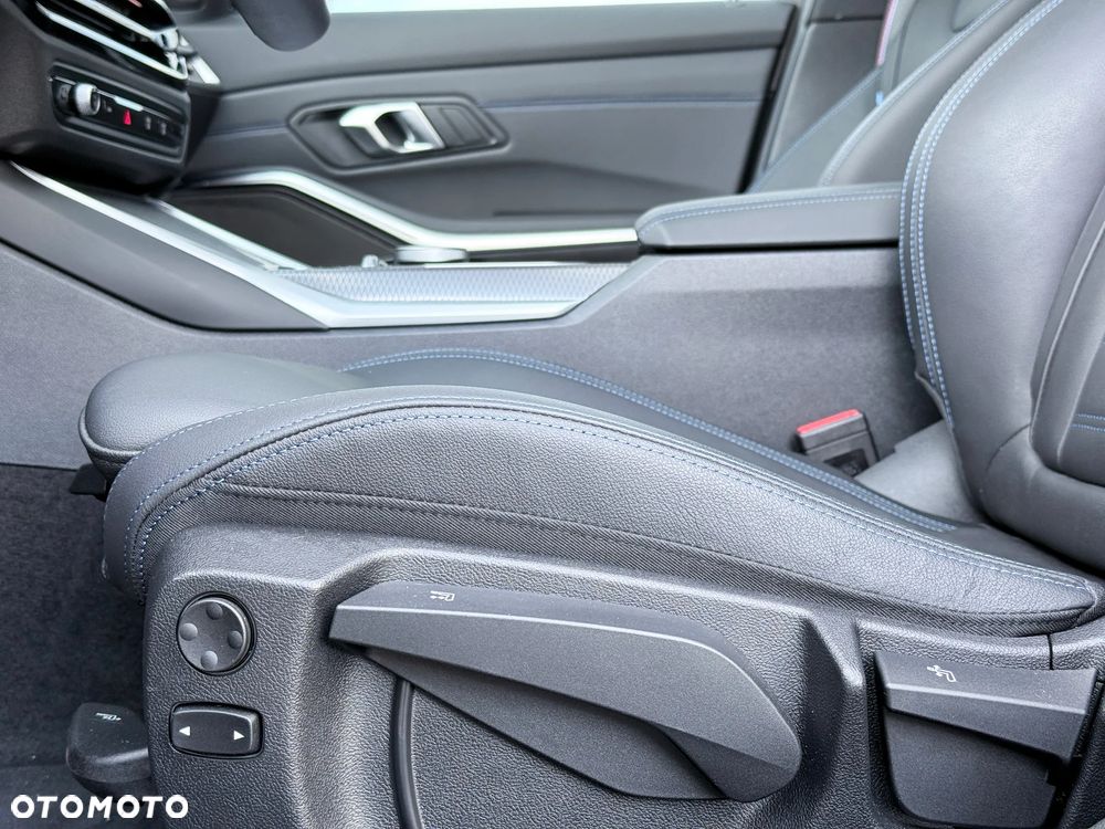 BMW Seria 3 320d xDrive M Sport - 32