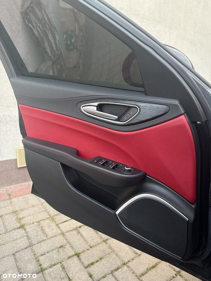 Alfa Romeo Giulia 2.0 Turbo 16V AT8 Veloce - 10