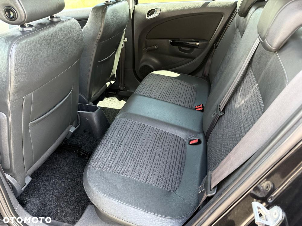 Opel Corsa 1.2 16V Cosmo - 23