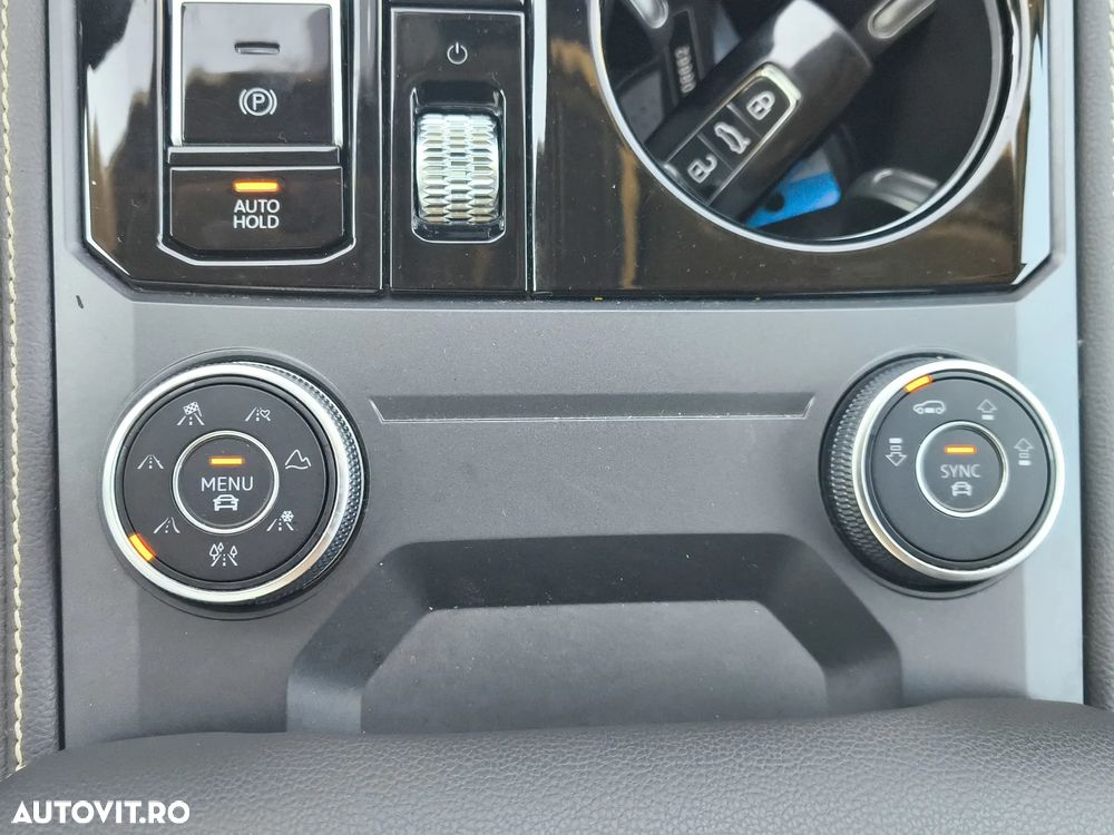 VOLKSWAGEN Touareg 2023 — imagine 23