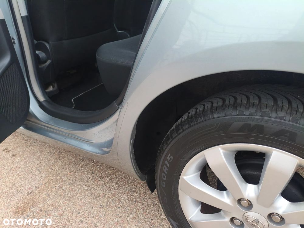 Toyota Yaris 1.3 VVT-i Team - 16