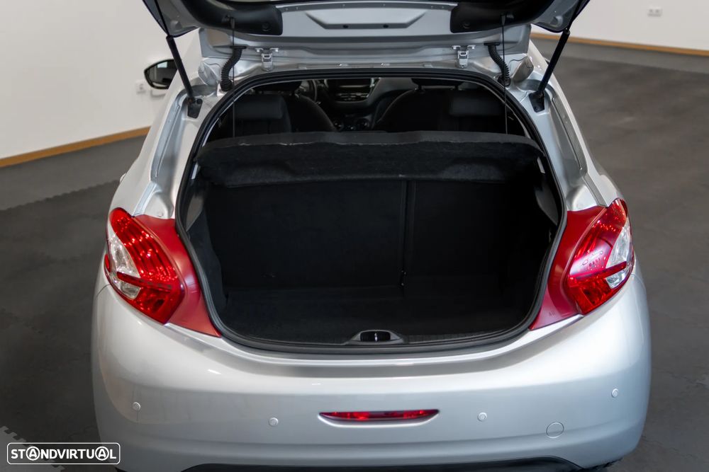 Peugeot 208 1.2 VTi SE Style - 11