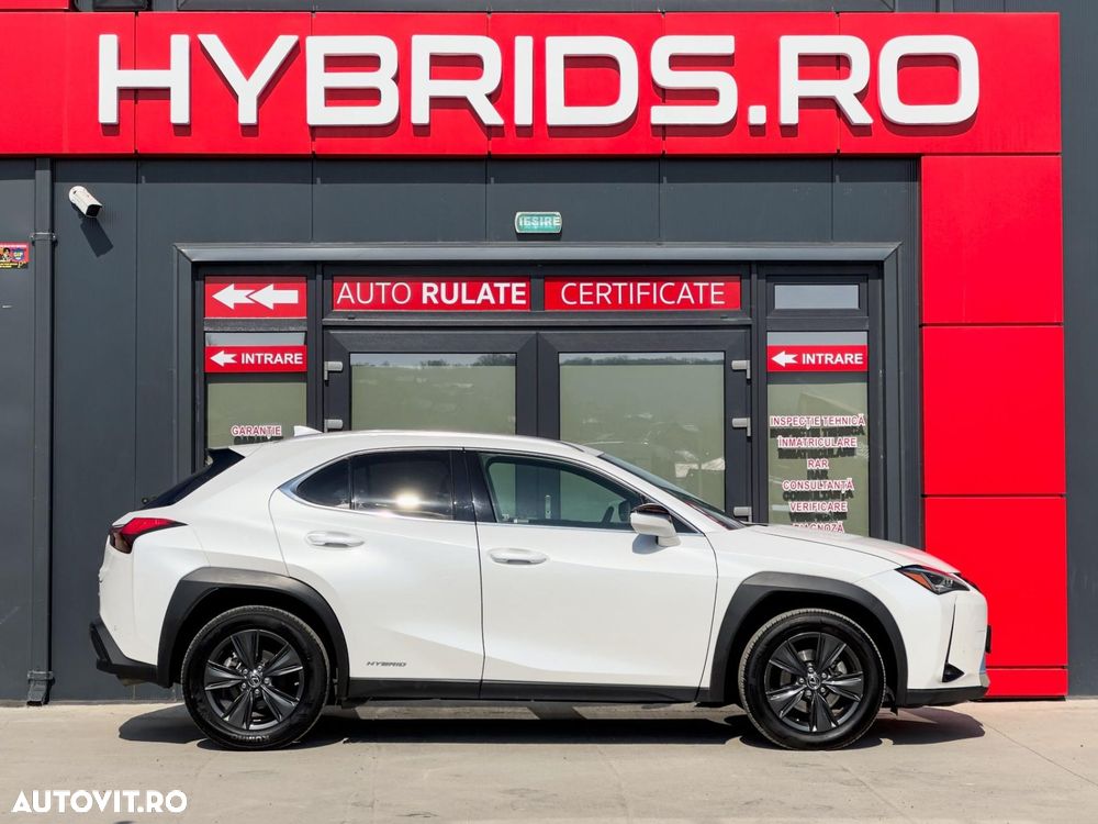 Lexus UX 250h FWD Executive - 9
