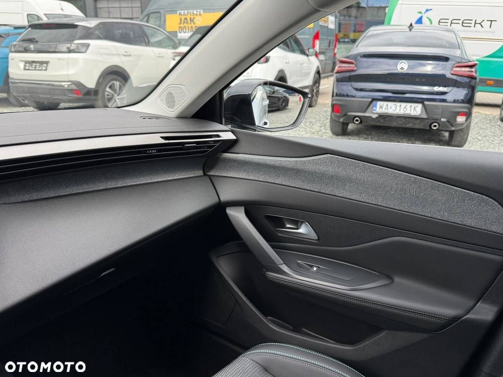 Peugeot 408 - 16