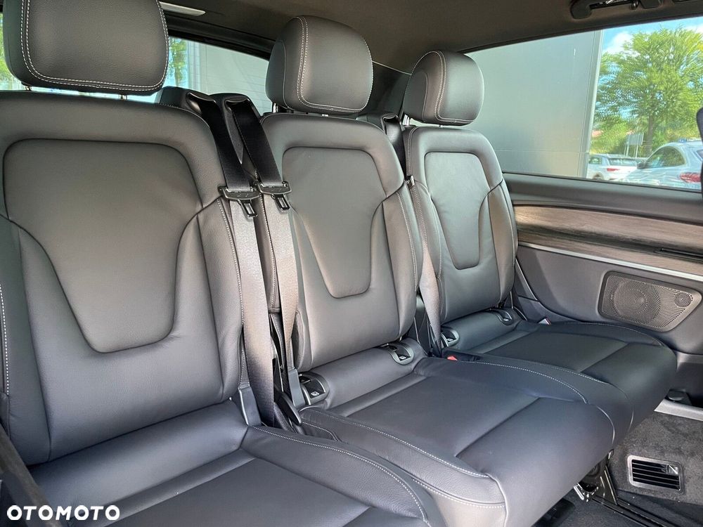 Mercedes-Benz Klasa V - 12