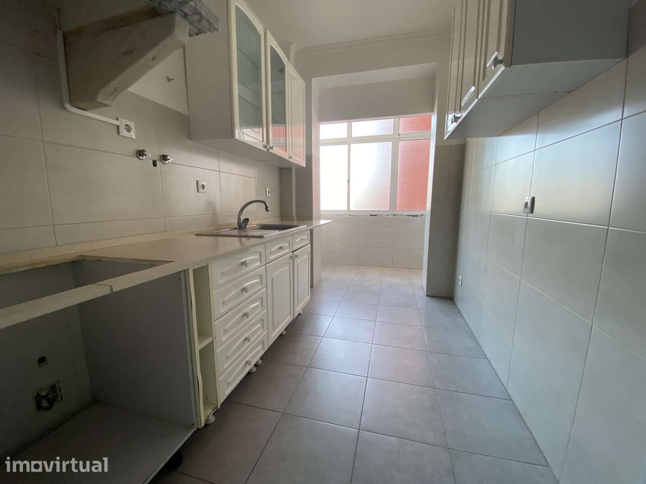Amadora. Brandoa. Apartamento de 3 assoalhadas. - Grande imagem: 2/11