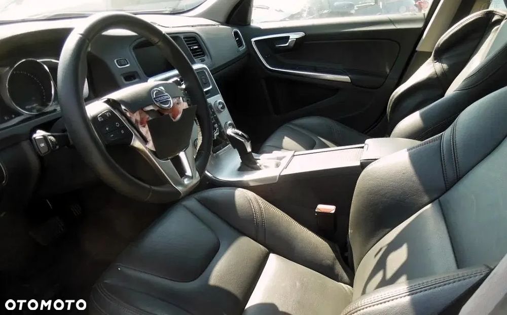 Volvo S60 T5 AWD Momentum - 5