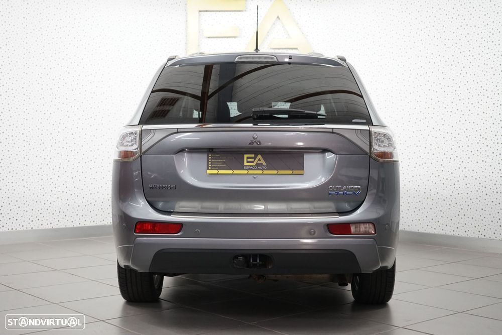Mitsubishi Outlander 2.0 4WD Plus - 5